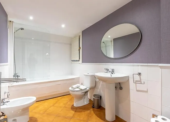 Aston - Mercado De La Rivera In Casco Viejo * Bilbao