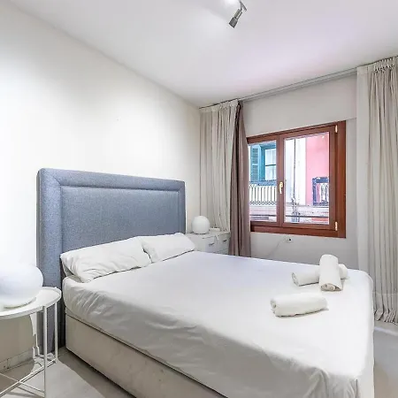 Aston - Mercado De La Rivera In Casco Viejo بلباو